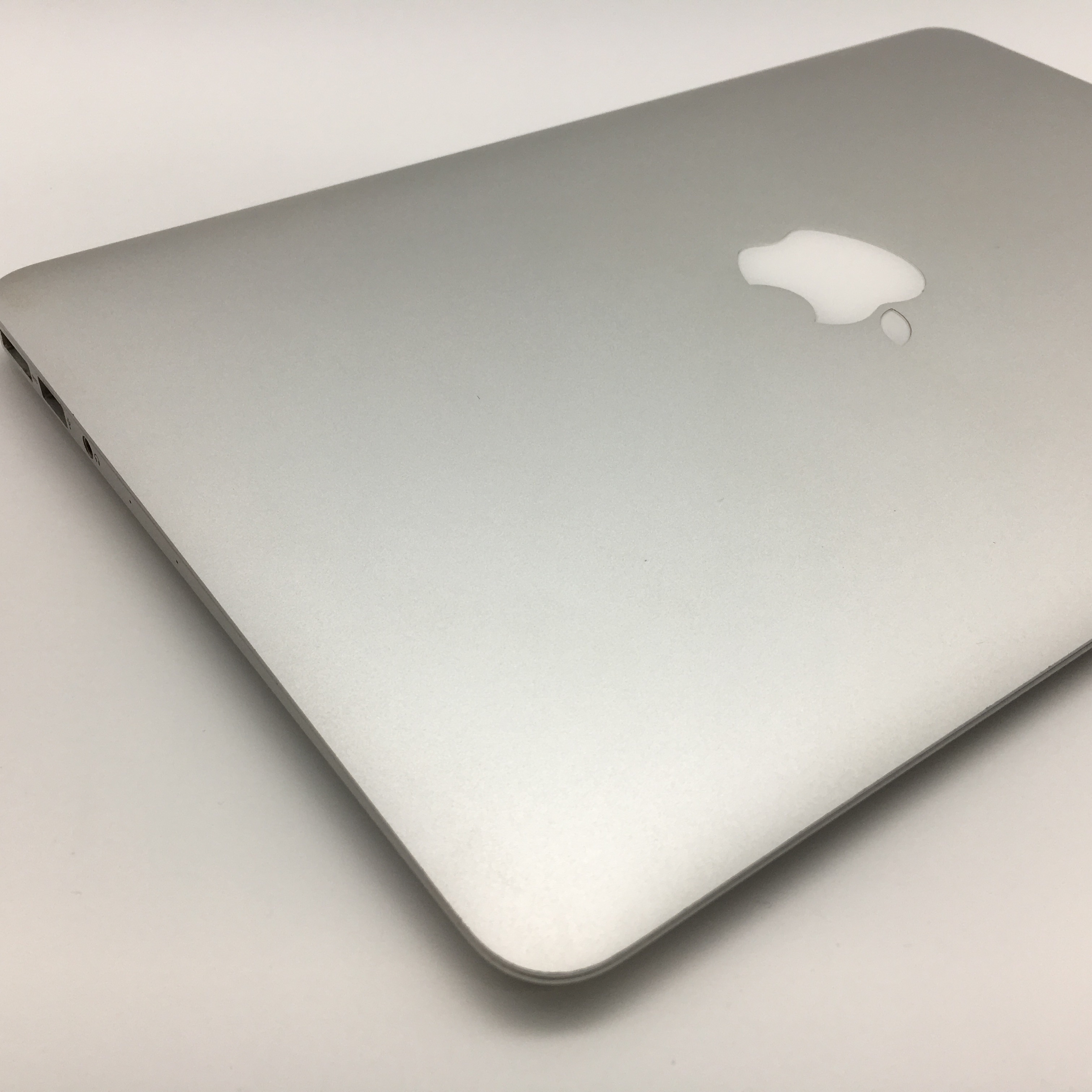 苹果【苹果15年 11寸 macbook air (型号:a1465)】4g 128g 8成新 i5