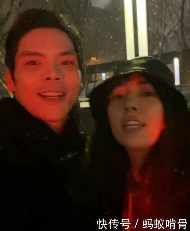 向佐郭碧婷甜蜜同框