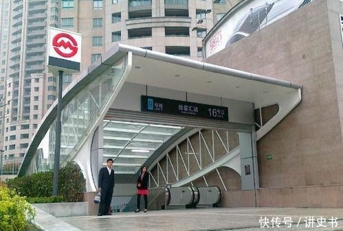 深圳市地铁四号线出站