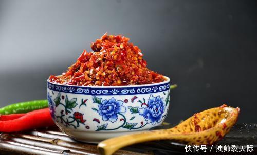 吃辣吃得很厉害