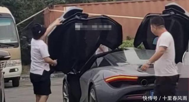 郭德纲现身郭麒麟