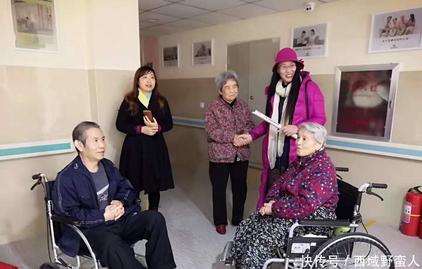 关于敬老院开展活动