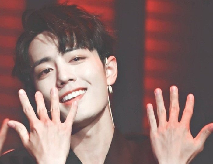 肖战今年送王一博