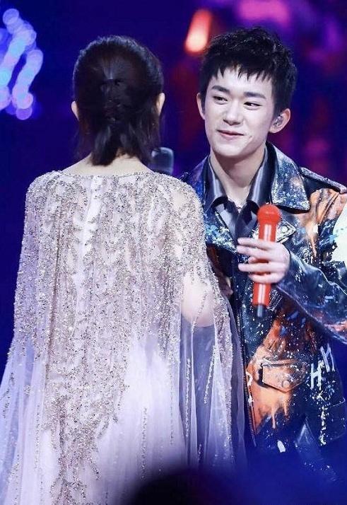 元旦跨年易烊千玺