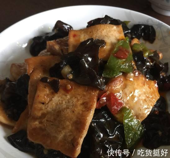 餐桌上的好吃的