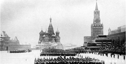 看阅兵时看什么